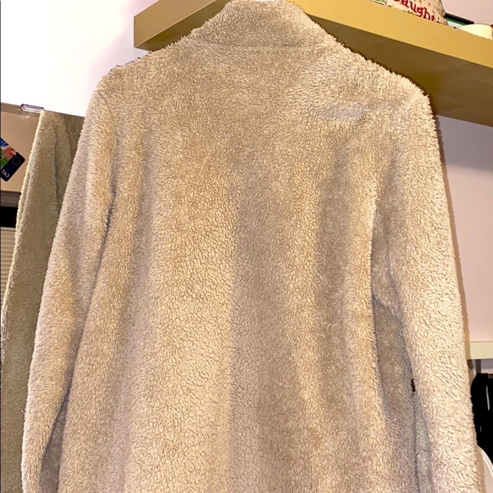 Fuzzy zip up - Picture 4 of 4